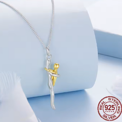 Colgante abrazo eterno